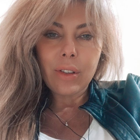 O mai ții minte pe Jasmine? Cum arată celebra dansatoare din buric la 44 de ani