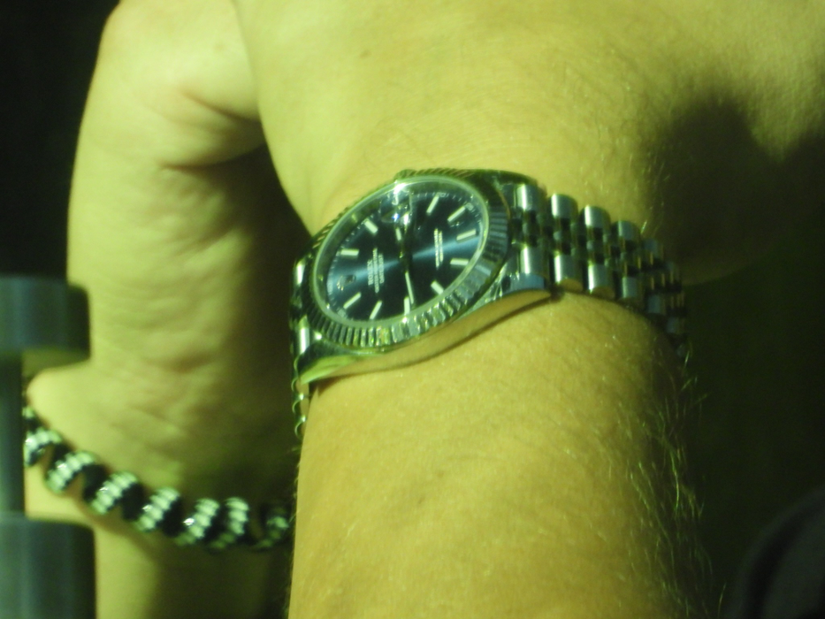 Syda și-a etalat ceasul Rolex, în timp ce era la masă cu soția lui, Sheila