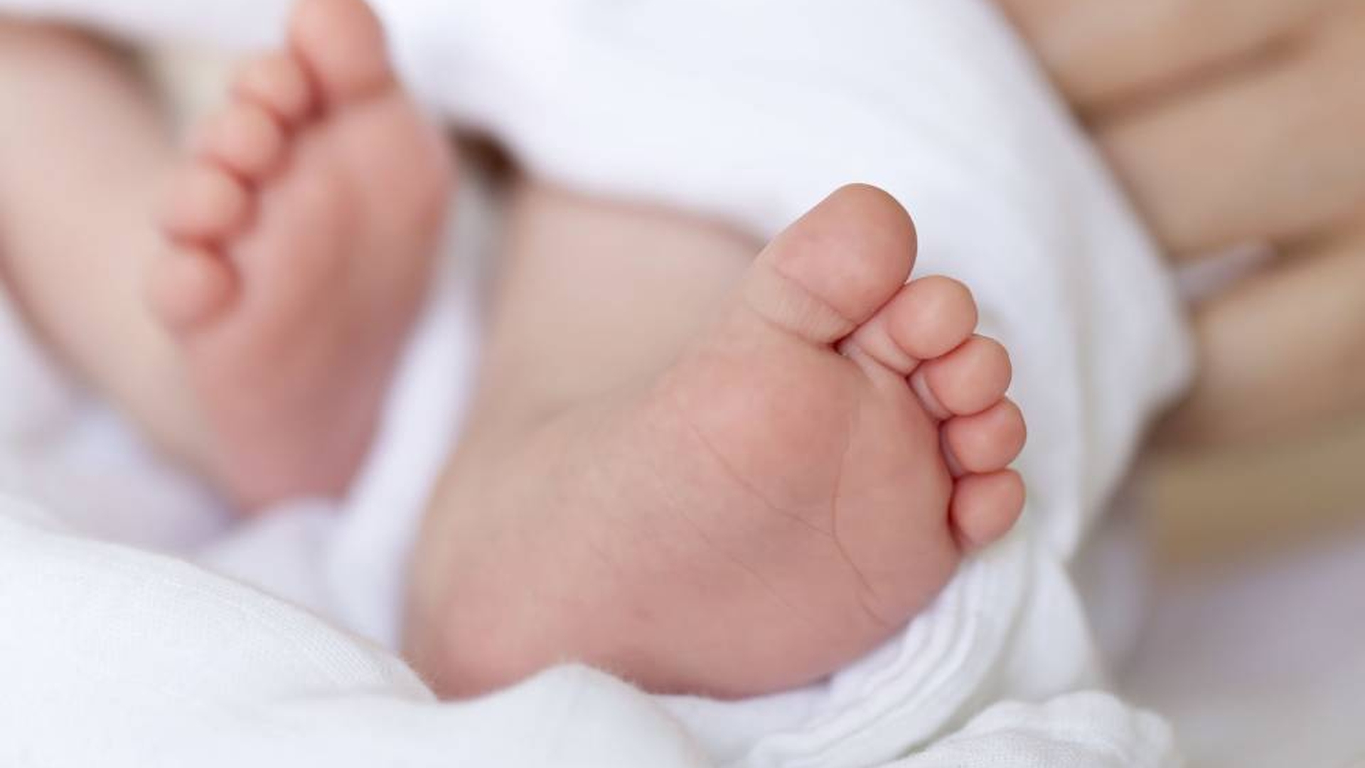 Fetiţă de 8 luni din Vâlcea, moartă după ce a fost trimisă acasă şi părinţilor li s-a spus că sunt ”nişte stresaţi”! Ce le-au spus medicii