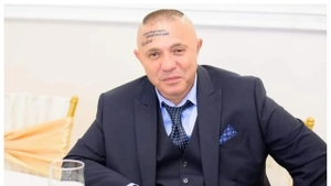 Nicoale Guță și-a întrerupt concertul, după ce o fană a leșinat în fața lui: ”Luați-o pe sus!”