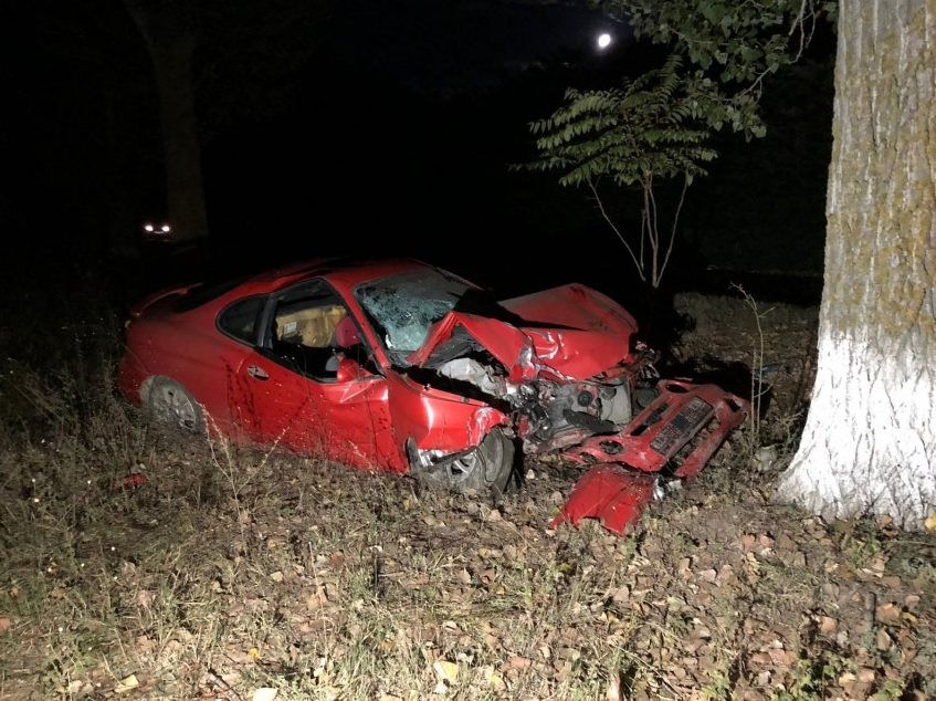Accident în Constanța! Trei adolescenți au fost răniți grav după ce șoferul a intrat cu mașina într-un copac