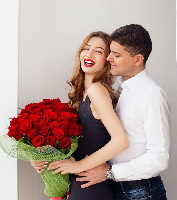 LAURA DINCĂ i-a dat replica fostei soţii a lui CRISTIAN BOUREANU. Aceasta a reacţionat imediat: „Ar trebui să-şi vadă de ale ei“