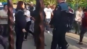 Caz revoltător în Argeș! O polițistă însărcinată a fost lovită în burtă în timpul unei bătăi între două clanuri
