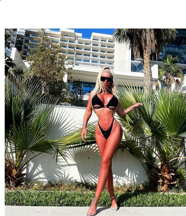 Loredana Chivu se află la plajă, în Dubai, dar acasă are probleme cu proprietarul spatiului pe care l-a închiriat