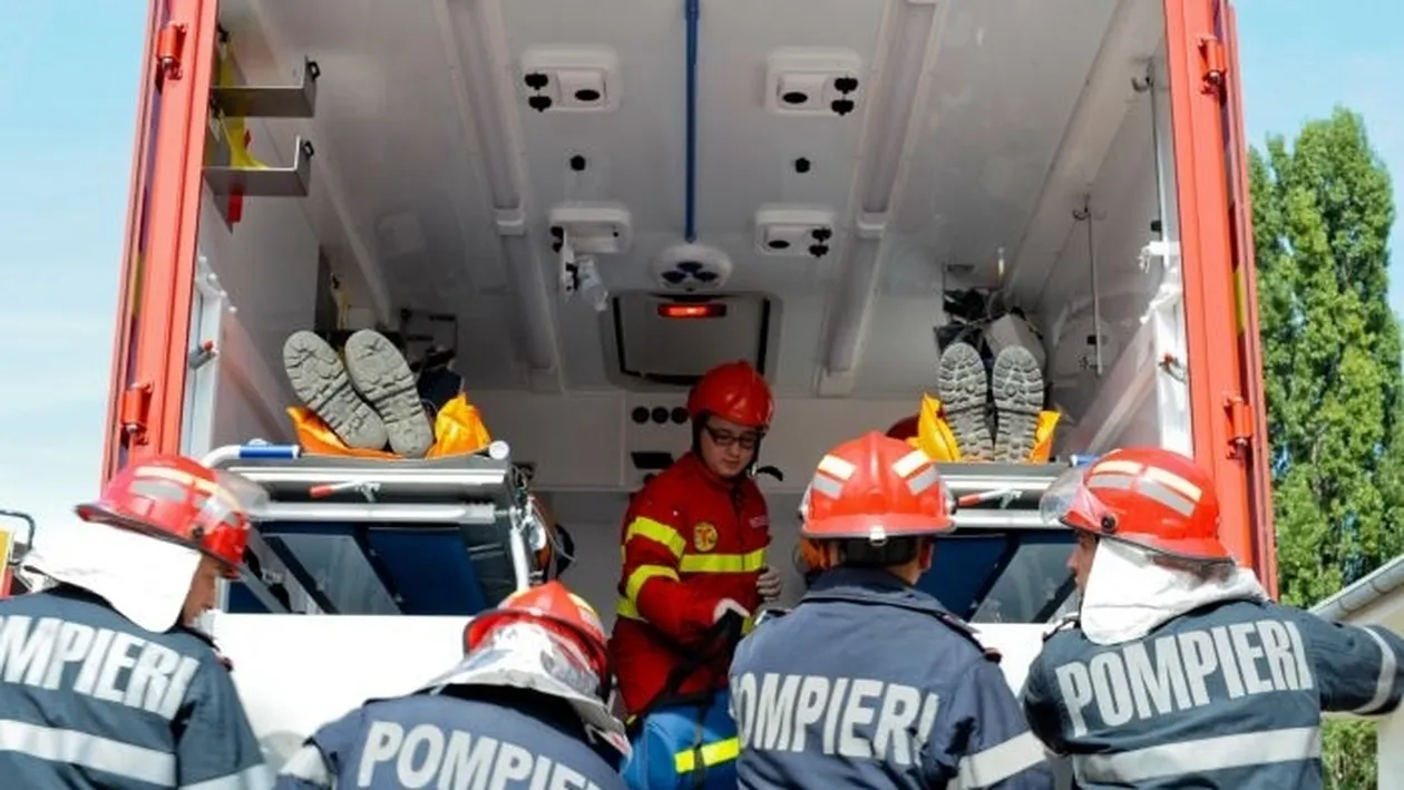 Un incendiu a izbucnit într-un cămin al Universităţii de Medicină din Bucureşti! Opt studenţi au fost evacuaţi