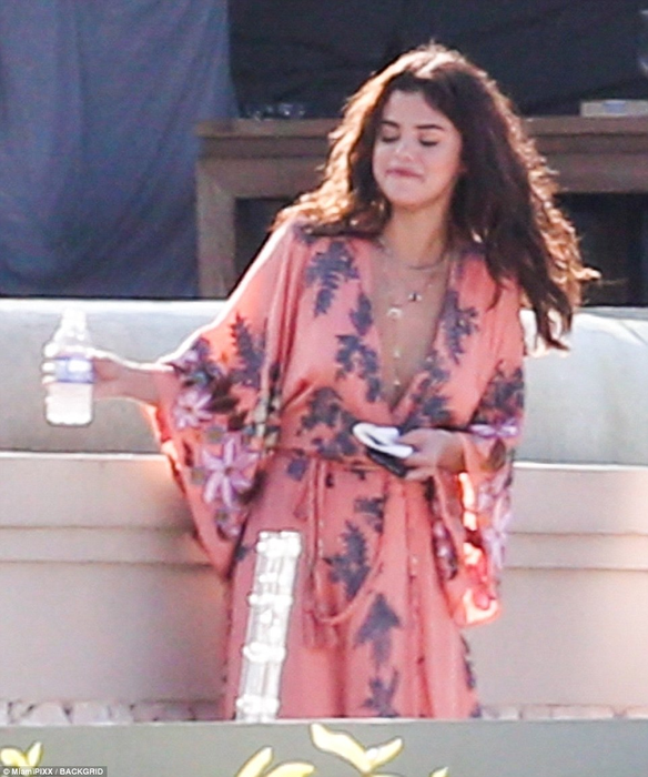 GALERIE FOTO. Au făcut spectacol la nunta tatălui său! Justin Bieber și Selena Gomez, poze incendiare! S-au pipăit de față cu toată lumea!