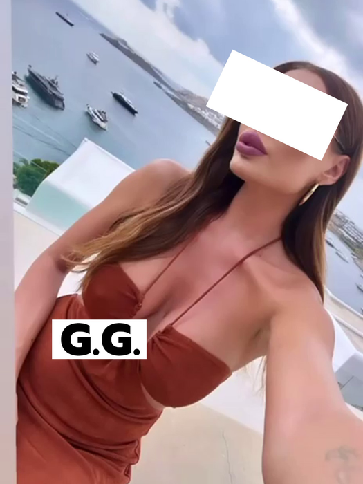 G.G., una dintre "bombardierele" din lumea mondenă