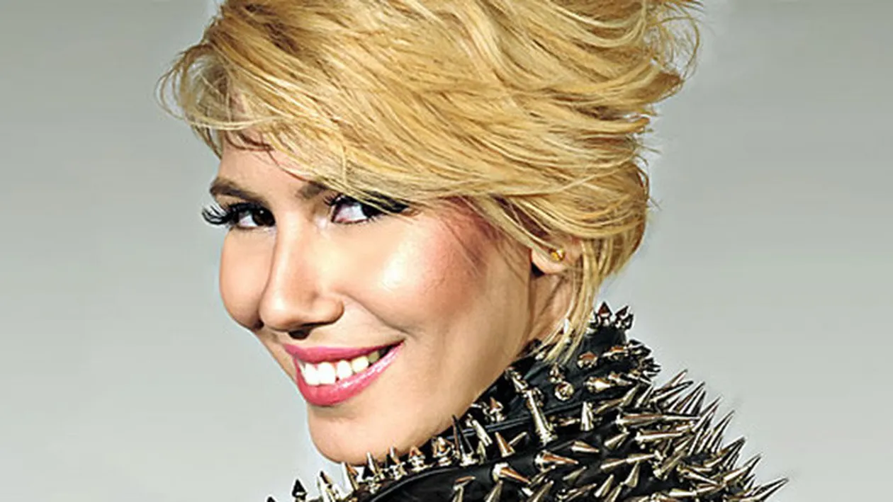 Asa nu ai văzut-o niciodată! Sore, nemachiată si cu ochelari de tocilară! Fanii s-au intrecut in complimente: Esti perfecta