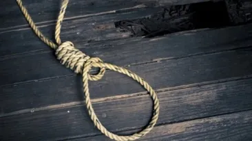 Cine este românul găsit de soție spânzurat, în locuința din Napoli. Gestul disperat al acesteia