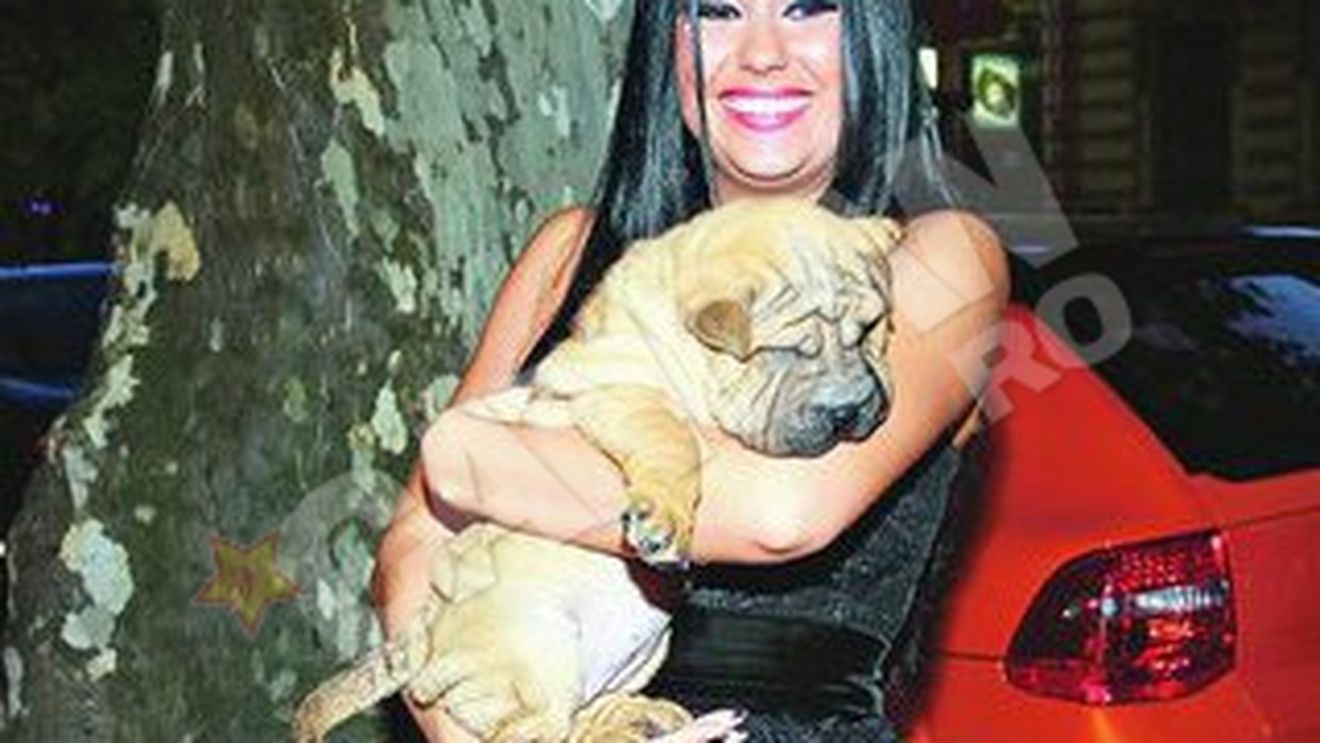 Daniela Crudu imbratiseaza gratis!