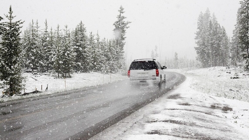Iarnă în aprilie! Strat de zăpadă de 20 cm în România. Meteorologii anunță ploi torențiale și ninsori
