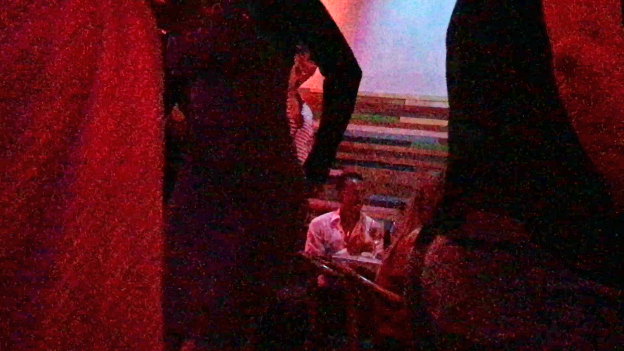 Radu Mazăre s-a distrat în club, alături de un veritabil harem, format din... opt domnişoare!