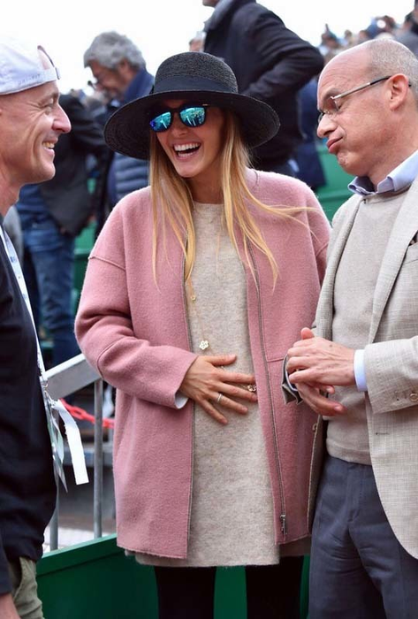Jelena Djokovic radiază de fericire. Soţia lui "Nole" şi-a arătat burtica de gravidă la turneul de la Monte Carlo