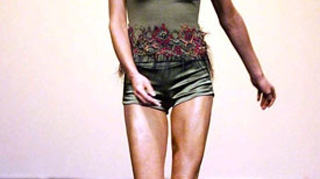 La inceput toti criticii radeau de hainele ei, acum e fashionista-sefa! Vezi cum s-a transformat Victoria Beckham de-a lungul anilor