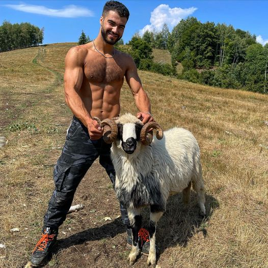 Iancu Sterp, comentat de Madame Clarence, "la pachet" cu fratele lui, Culiță: "Trebuie să fii tu însuți, adică să stai acolo cu oițele tale" (Foto: Facebook)