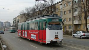 Scene tulburătoare într-un tramvai din Iași: "Am vrut sa îi ofer locul meu unui bătrân, însă acesta m-a..."