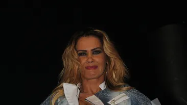 Zavo nu mai vrea sa ascunda nimic! Dupa ce si-a dezgolit sanii la TV, acum si-a aratat cicatricea secreta