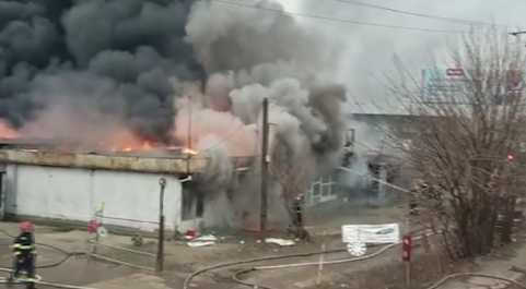 Incendiu puternic pe Iuliu Maniu din București. 8 autospeciale au intervenit pentru stingerea flăcărilor