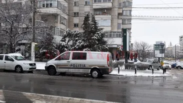 Jaf armat la sucursala unei bănci din Craiova! Câți bani a reușit să hoțul să ia