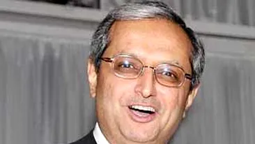 Un bancher cu salariul de un dolar pe an a primit un bonus de 16,7 milioane