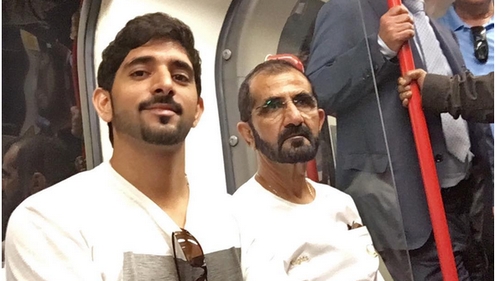 Prinţul din Dubai, pozat în metroul londonez. Vezi cine îl însoţea