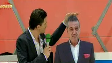 VIDEO Dragos Savulescu a demonstrat ca e mai mare decat Gigi Becali! Uite cum l-a mangaiat pe cap: Unde-i piticul?