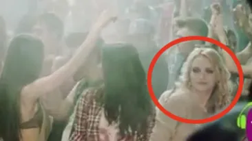 Aparitie surpriza in noul clip al lui Smiley! VEZI ce concurenta de la Next Top Model se zbenguie si danseaza cu el pe Dead man walking