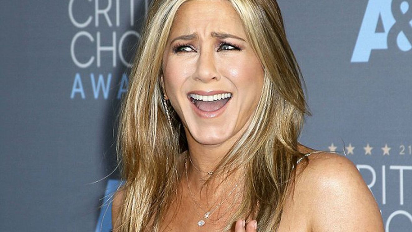 Cum a apărut JENNIFER ANISTON, ieri. S-a spus că e fericită că BRAD PITT a divorţat, dar adevărul e altul!