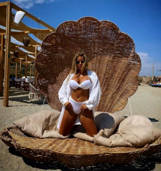 Florentina Raiciu, declarată cea mai senzuală apariție din Playboy unde a pozat de 5 ori! Din ce câștigă bani presupusa amantă a lui Laurențiu Reghecampf | Galerie FOTO HOT