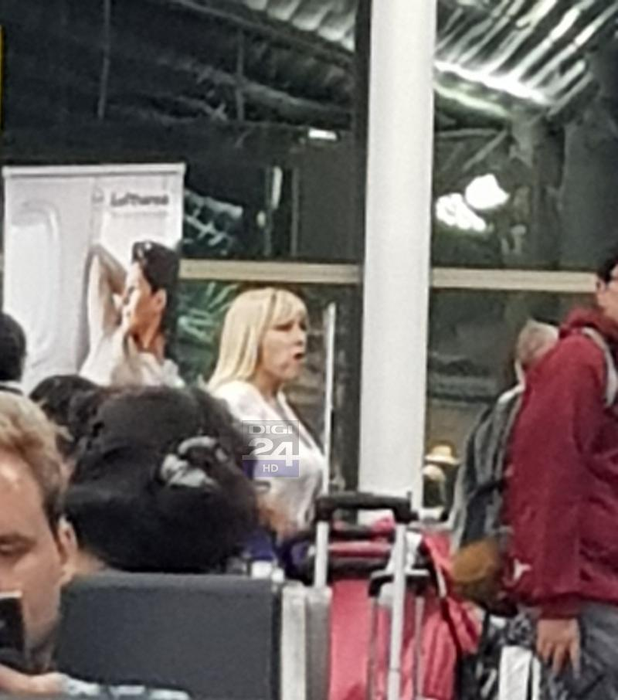 Elena Udrea și-a luat mama și fetița și a plecat din Costa Rica!