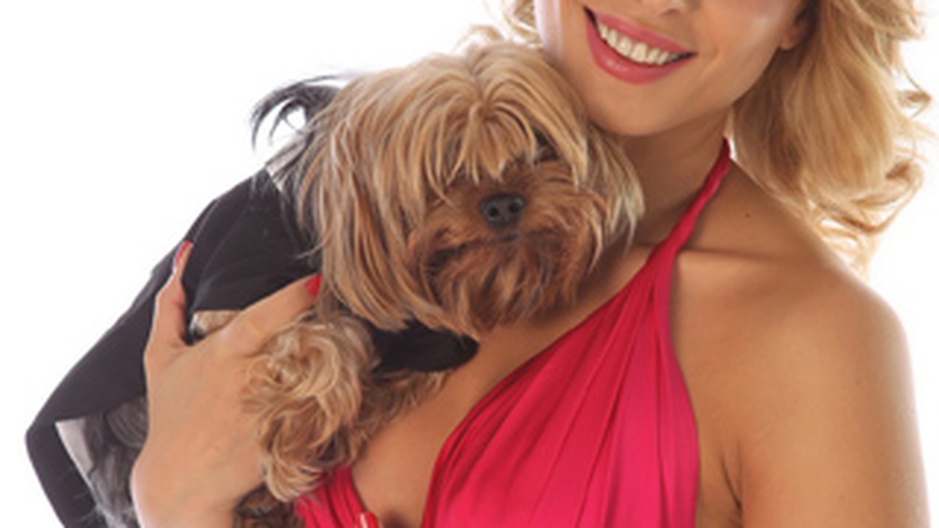 Iulia Vantur se pregateste de bal! Este seducatoare intr-o rochie rosie