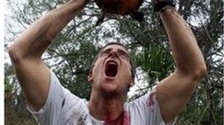 A avut ce invata de la Bear Grylls! Un arestat american uitat intr-o celula si-a baut urina pentru a supravietui!