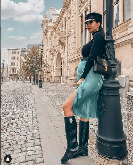 Larisa Ionescu a născut în secret! Avem primele imagini cu bebelușul și numele pe care l-a primit