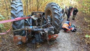 Accident cumplit în Coroieni, Maramureș. Un bărbat a murit strivit de tractorul pe care îl conducea