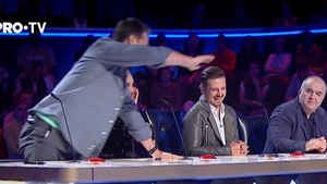 Românii au talent. Andi Moisescu a acordat primul Golden Buzz! Povestea tristă a spălătorului de vase trecut prin orfelinate