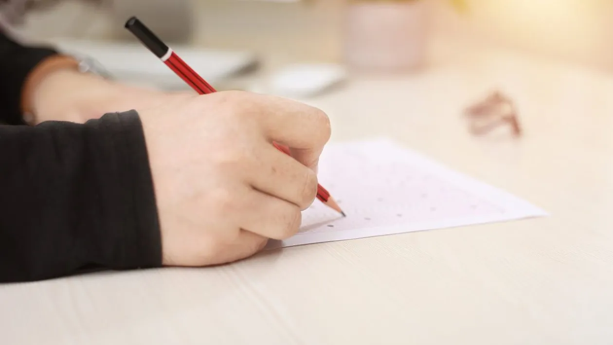 Gafă ireală la Bacalaureat. Un elev din Huși a primit, după contestații, 9,20 deși inițial fusese notat cu 6,70