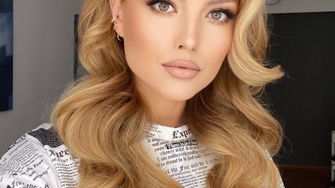 Elena Gheorghe, pe urmele vedetelor internaționale, pentru a se menține în formă! Tratamentul facial de care puțin au auzit: „Nu cred că mai avem în România” 