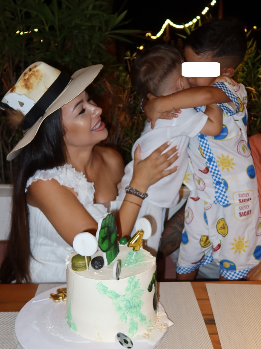 Zi specială în familia Vlăduței Lupău. Iair a împlinit 4 ani și a avut parte de o surpriză