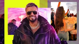 Fata unui medic celebru este noua cucerire a lui Cătălin Botezatu. Cine e sexy-bruneta pe care designerul nu o mai scapă din ochi?!