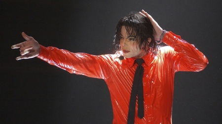 Michael Jackson visa să se însoare cu una dintre cele mai faimoase cântărețe din lume. Fostul bodyguard al artistului face noi dezvăluiri