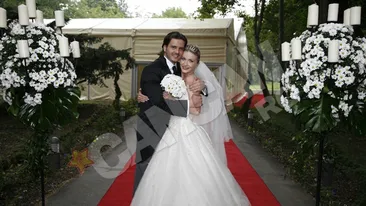 Cum a fost la nunta lor? Mihai Petre s-a impiedicat la valsul miresei si a plans de emotii! Vezi aici imagini din albumul familiei