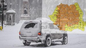 Anunț ANM! A fost emis cod portocaliu și cod galben de ninsori și ploi, în mai multe zone ale țării
