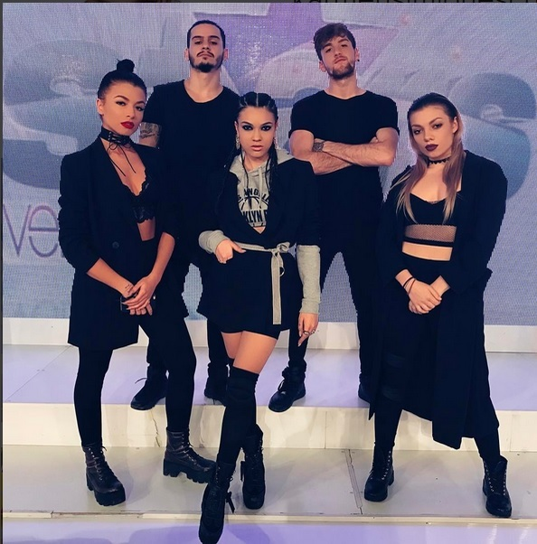 Carmen Minune & trupa ei de dansatori