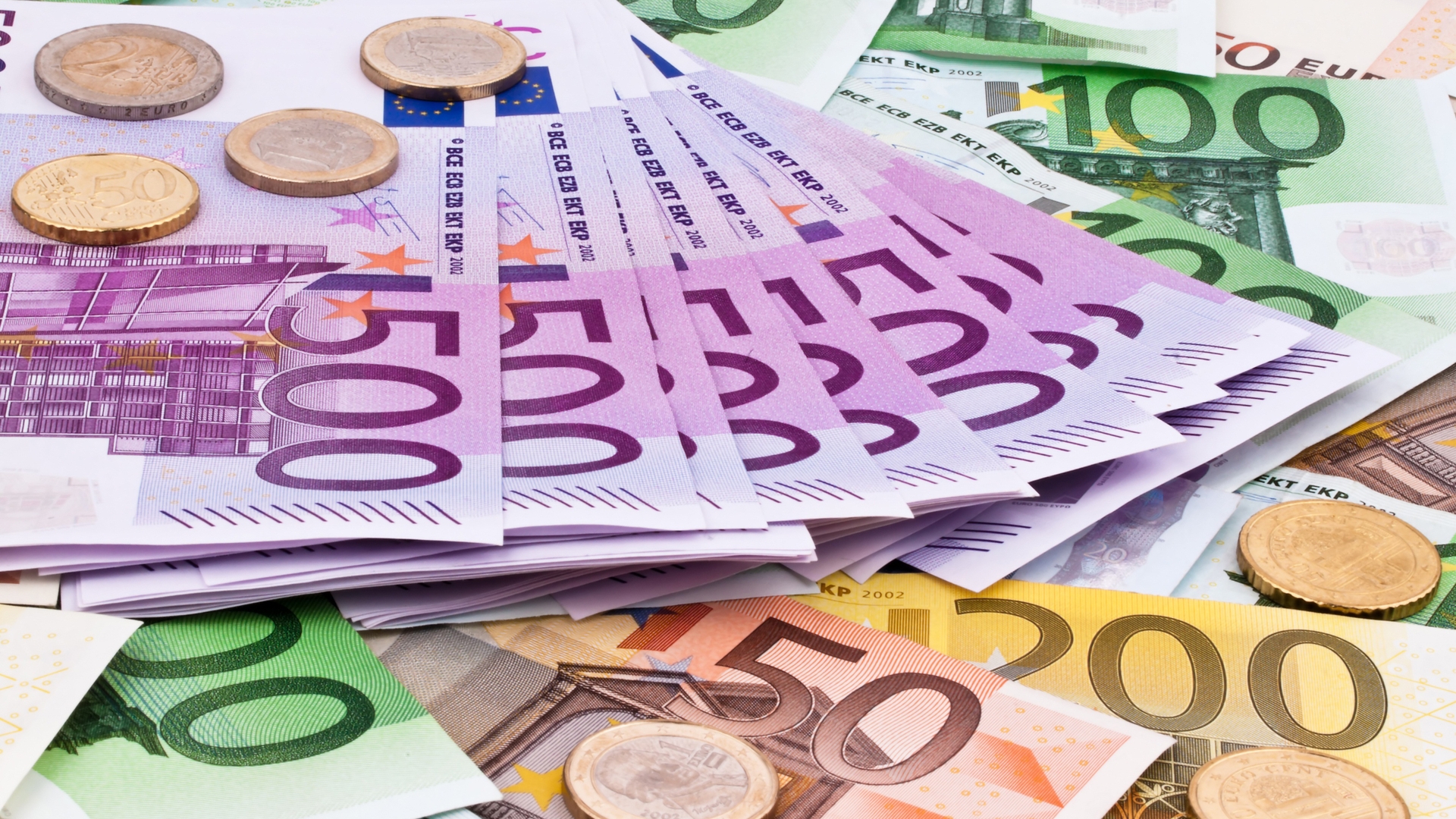 Ce se întâmplă cu euro după ce premierul Italiei a anunţat că va demisiona