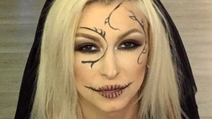 Andreea Bălan a ales să apară pentru prima dată în public....de Haloween! Ce rochie a îmbrăcat artista!