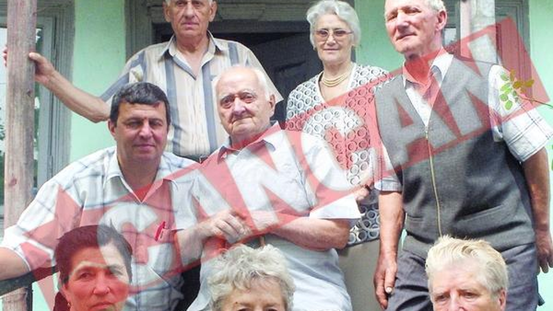 A chefuit cu tot satul la 100 de ani