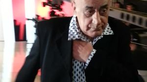 Asta nu s-a vazut la televizor! Viorel si Oana Lis au continuat cearta in culisele emisiunii CANCAN TV! Vezi ce i-a reprosat el