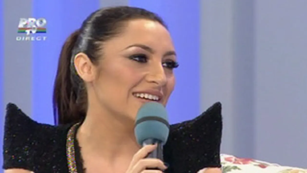 Andra, aparitie de senzatie la Happy Hour! Maruta l-a pus pe David sa se uite la TV ca sa vada noua piesa a mamei lui!