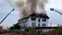Incendiu devastator la un hotel din Prahova! 5 persoane se aflau în interior: o femeie a fost găsită carbonizată