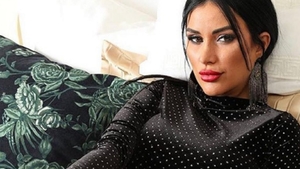De la spital, la bal! Cum arată și ce face acum Daniela Crudu. Dovada că bruneta a uitat bătaia încasată de la iubit